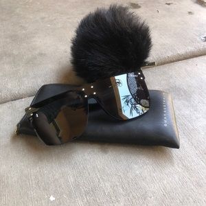 QUAY x KYLIE Hidden Hills Black Sunglasses